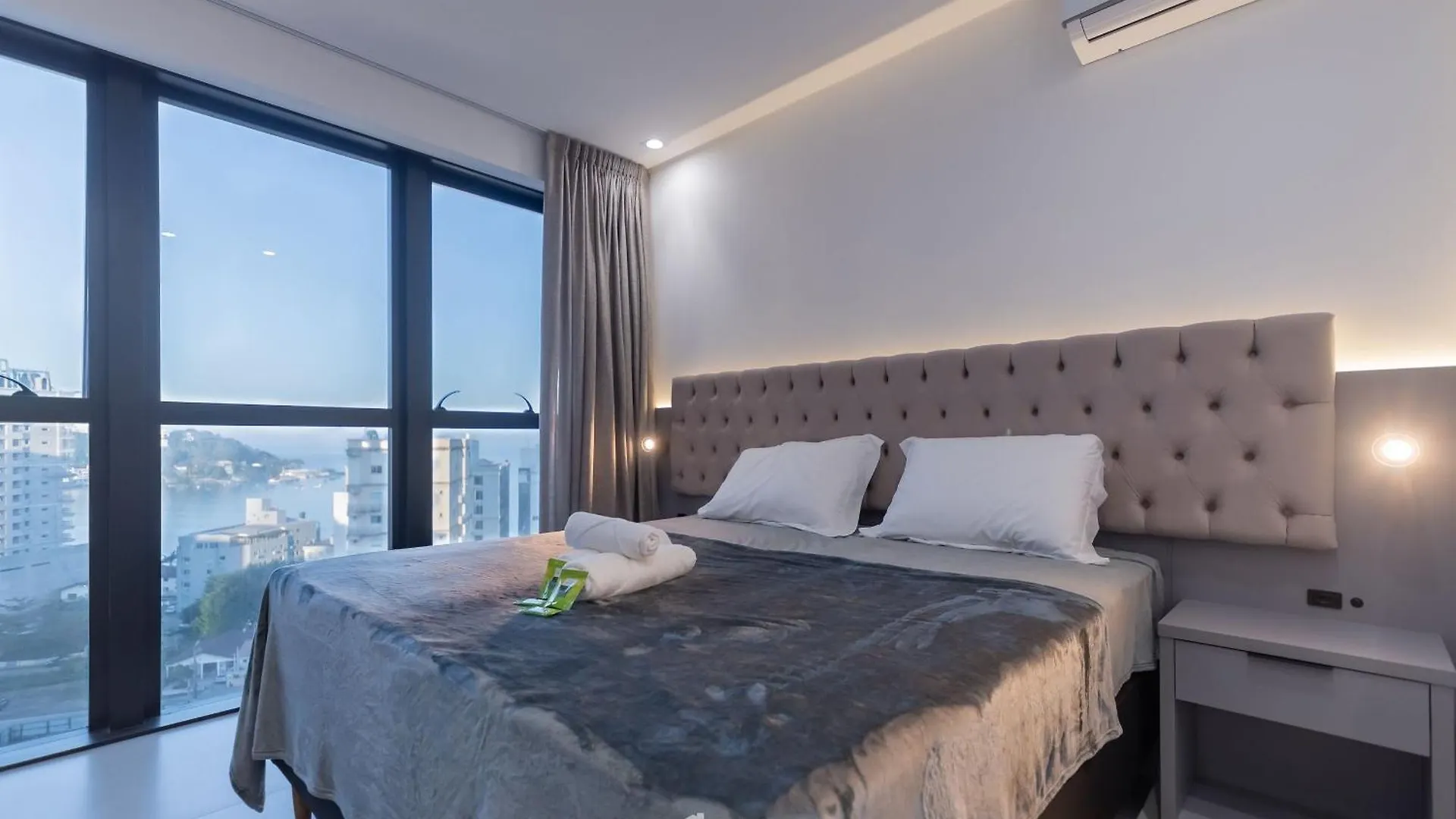 Mhfa - Studios Em Predio Luxuoso Com Vista Mar Itapema 0*,  Brasil