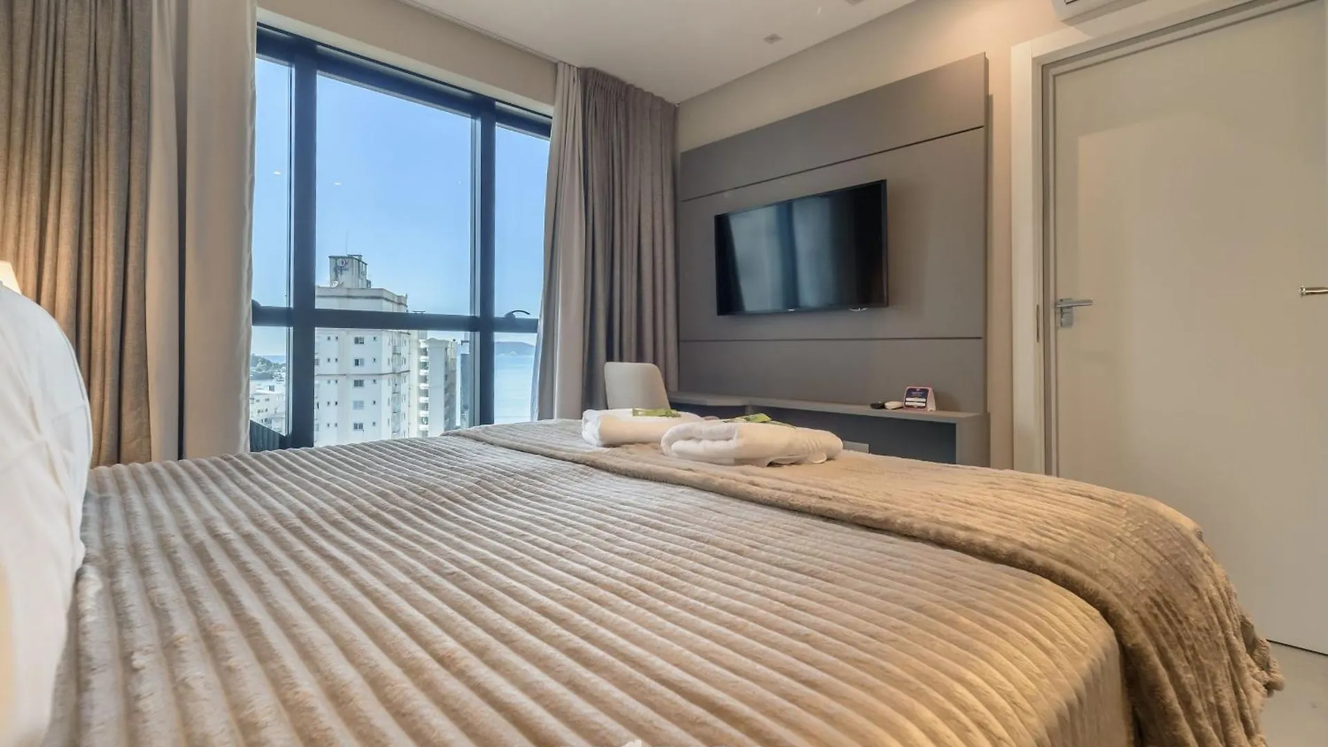 Mhfa - Studios Em Predio Luxuoso Com Vista Mar Itapema Apartamento